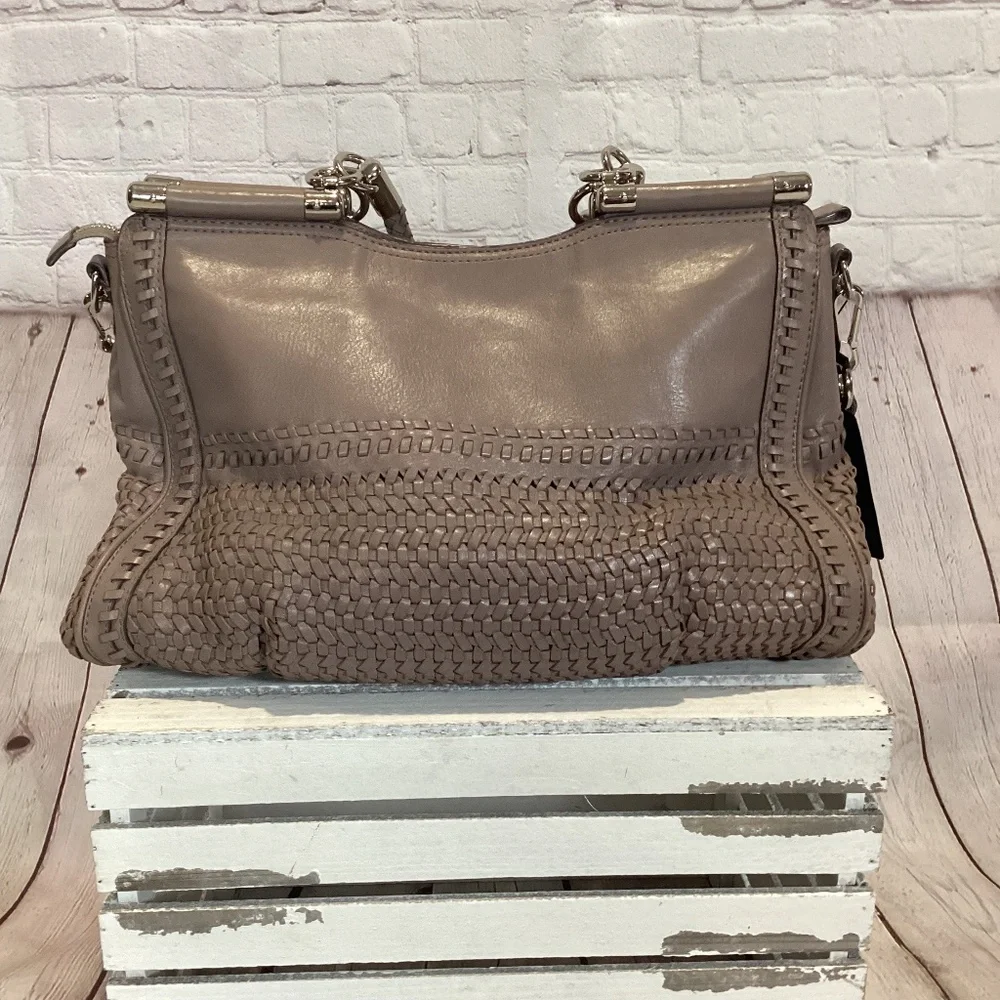 2043. Coach 19646 Madison Caroline Dowel Satchel EUC